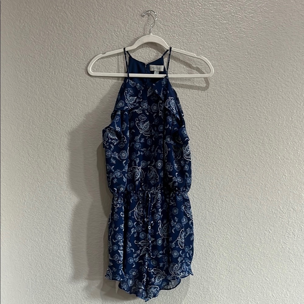 Belle Sky Navy Floral Romper size medium Ruffle Vacay Summer Casual Chic TC0680
